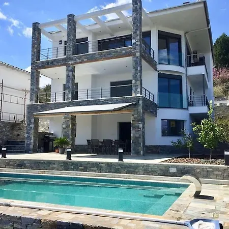 Luxury By The Sea