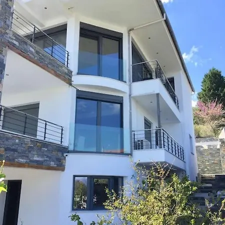 Luxury By The Sea *